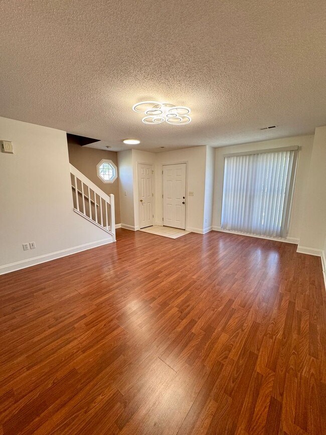 Foto del edificio - Townhouse for Rent in Liberty Square