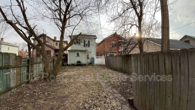 Foto del edificio - 808 Campbell Ave