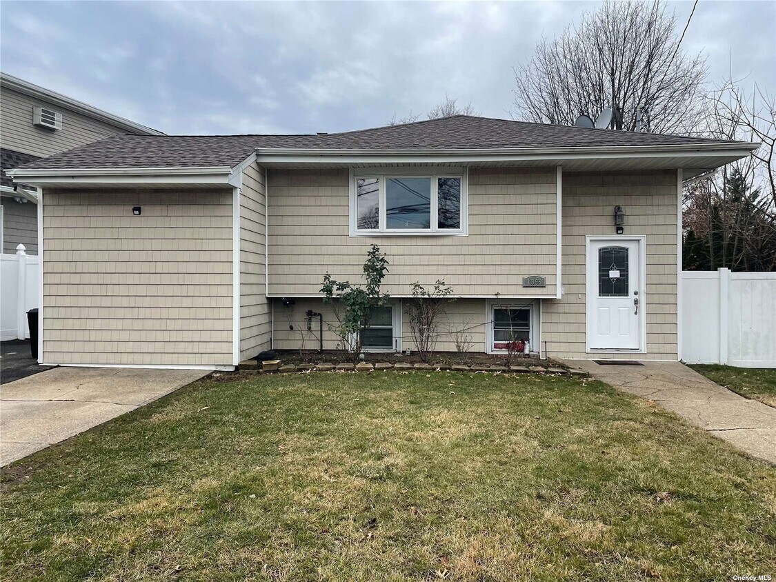 1996 Newbridge Rd, Bellmore, NY 11710 House Rental in Bellmore, NY