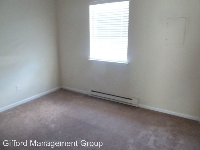 Building Photo - 320 Ashlawn Dr