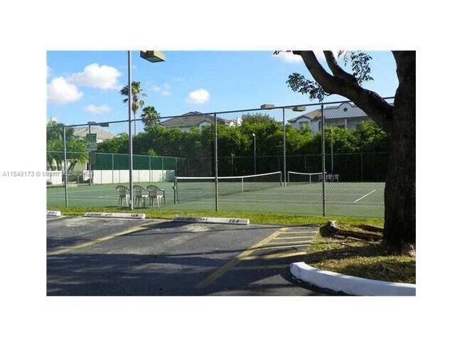 Foto del edificio - 8911 SW 123rd Ct