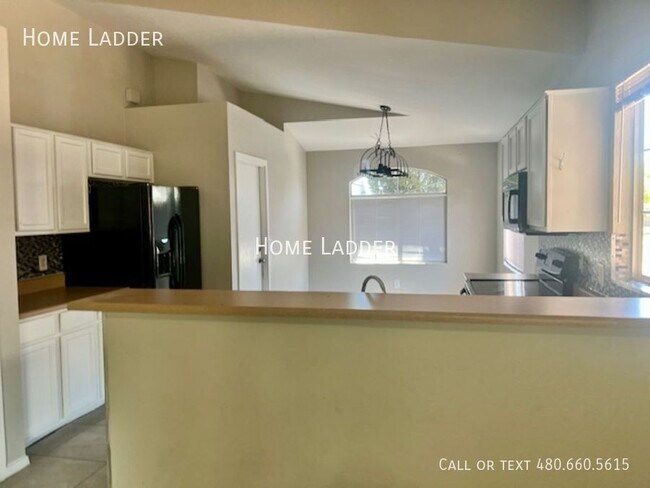 Building Photo - 511 S Torrence