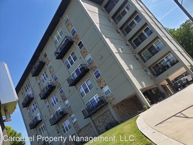 Building Photo - 828 Sunset Ave