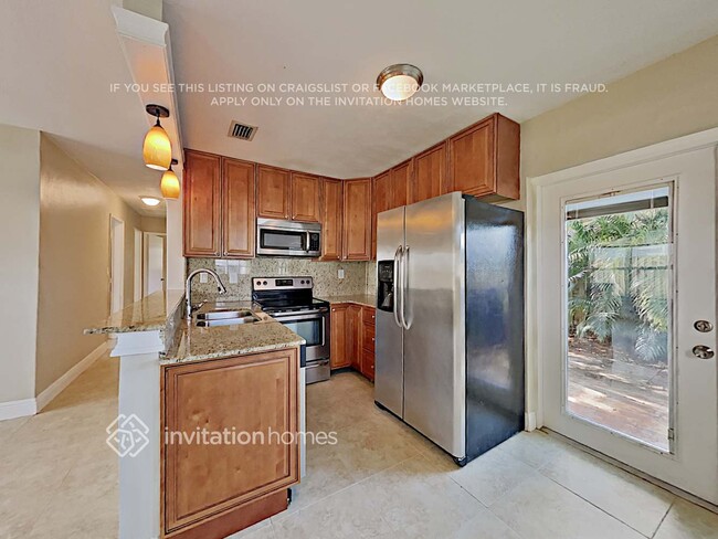 Building Photo - 1410 N 70th Terrace