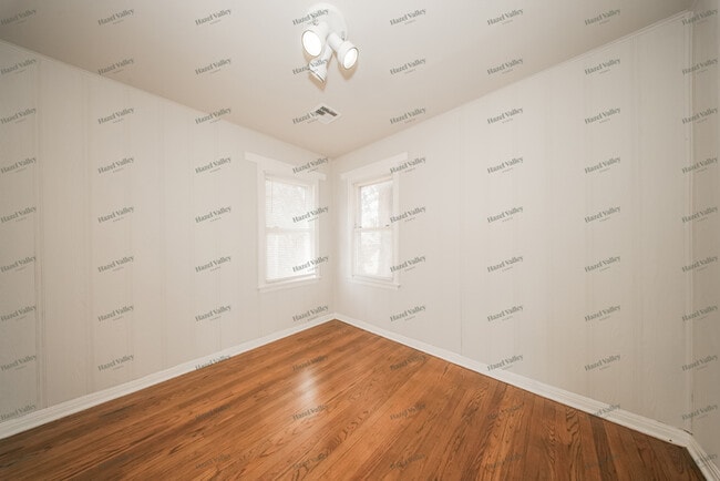 Foto del edificio - 1701 E Madison St