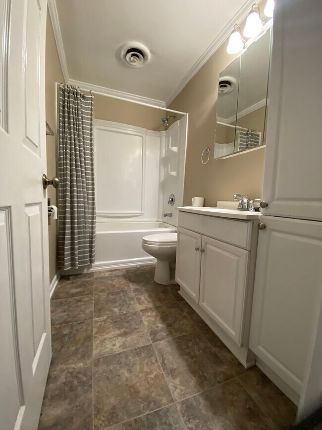 Bathroom - 6101 Wilmarbee Dr