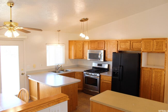 Building Photo - 5860 S 4075 W