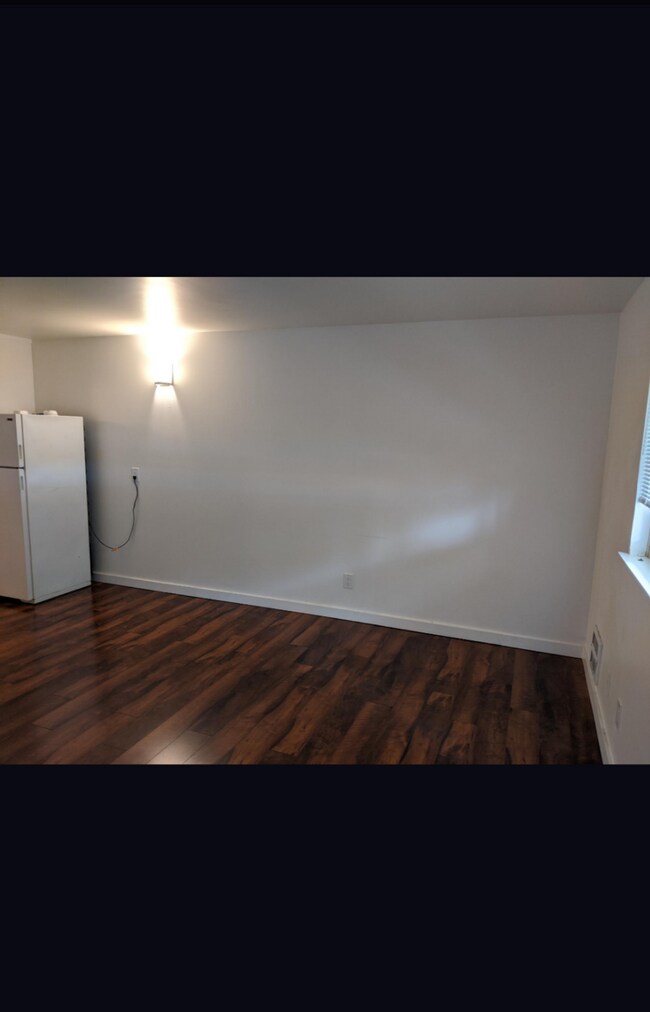 Lvg rm from entry - 4200 Fremont Ave N