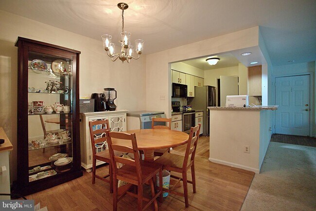 Foto del edificio - 7713 Lafayette Forest Dr