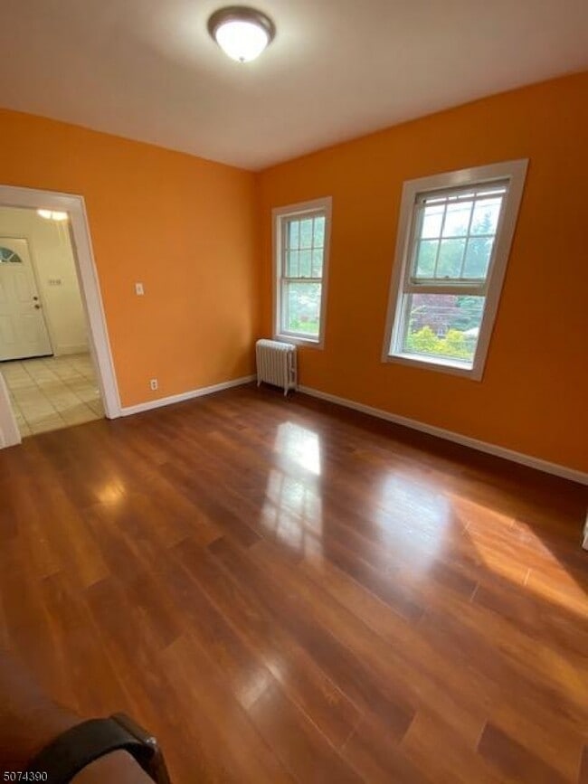 Building Photo - 533 Maple Ave