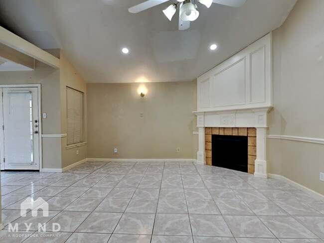 Building Photo - 10303 Appleridge Dr