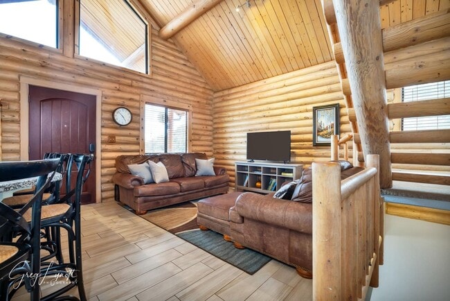 Building Photo - Mountain living in Central, Utah!