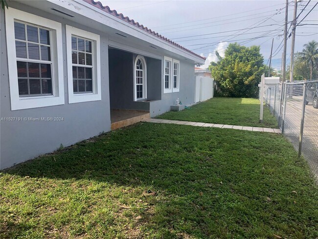 Building Photo - 525 SW 68th Ave