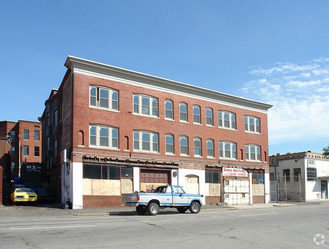 Building Photo - 64 Water St