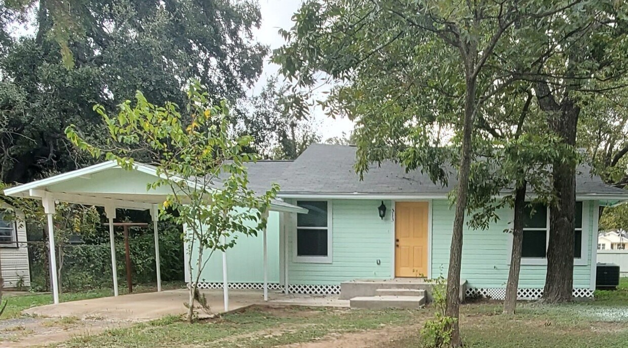 Primary Photo - 513 N Park St