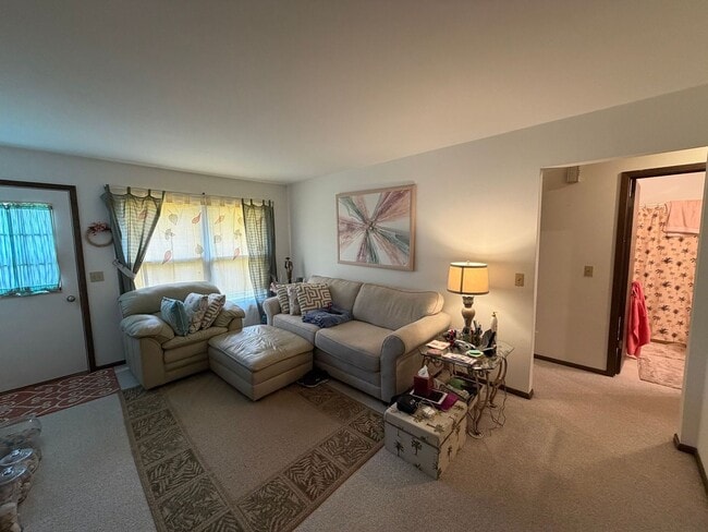Foto del edificio - 2 Bed 1 Bath Side By Side Duplex in Port Edwards