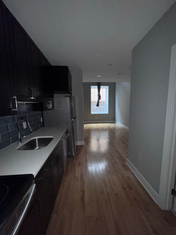 Building Photo - 1523 W Girard Ave