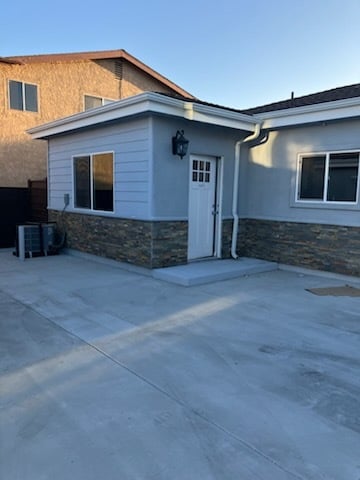 Building Photo - 6115 Carmelita Ave