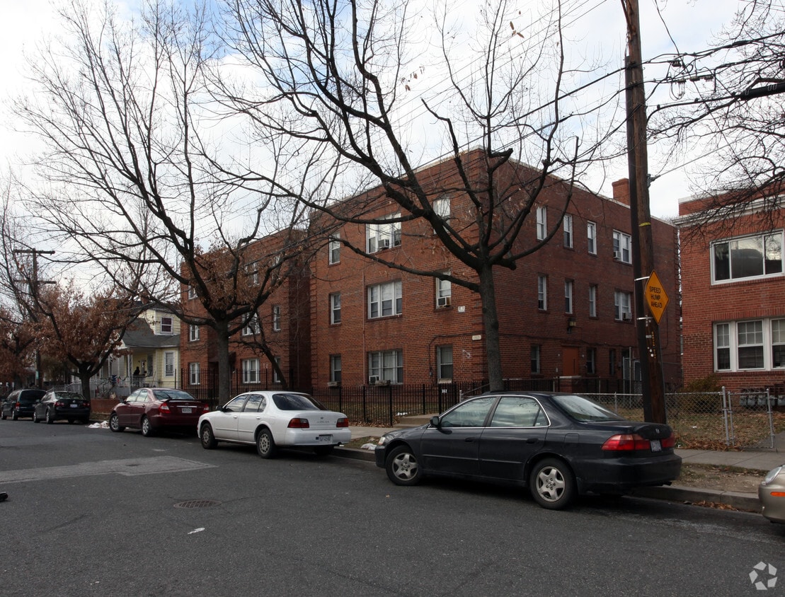 Building Photo - 362 Raleigh St SE