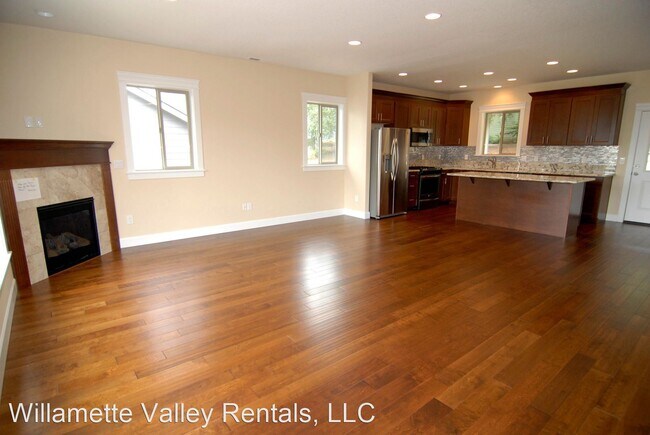 Building Photo - 3 br, 2 bath House - 2034 Celeen Ave SE