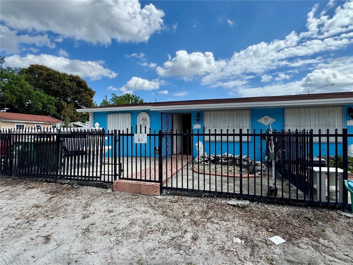 Foto principal - 3121 NW 103rd St