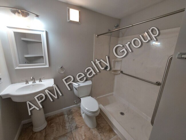 Foto del edificio - One bedroom in quiet Rosewood