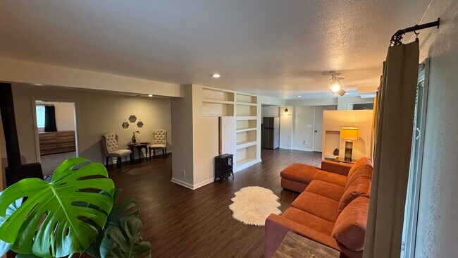 Building Photo - 6684 N Windfield Ave