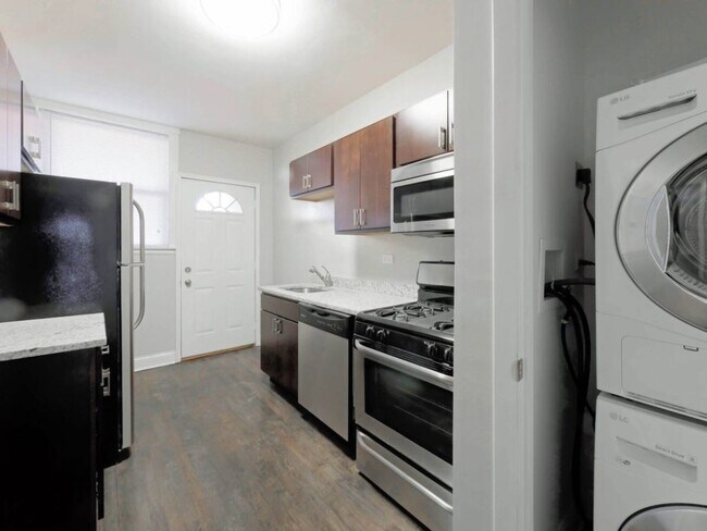Foto del edificio - 3249-51 N Damen Ave