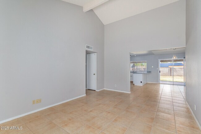 Foto del edificio - 9353 E Altadena Ave