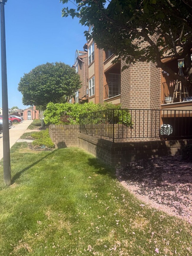 Foto del edificio - 2101 Woodbox Lane