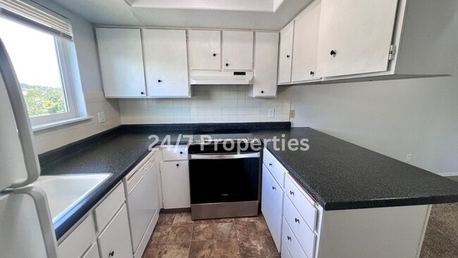 Building Photo - Upper Level 2 BD | 1 BA Apartment w/ Willa...