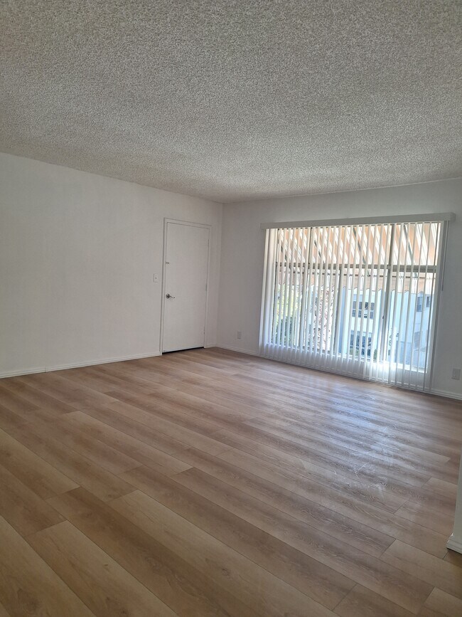 Living Room - 9145 Charleville Blvd