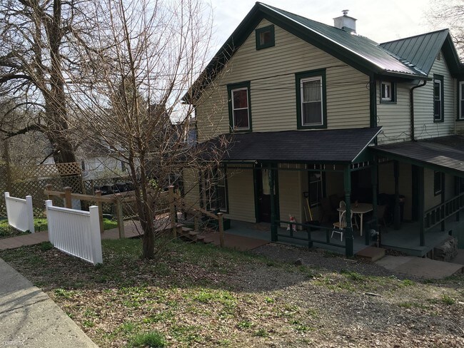 Foto del edificio - 216 University Ave