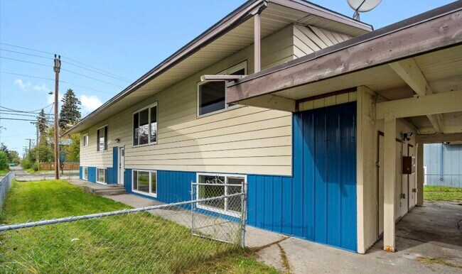 Building Photo - 1117 Karluk St