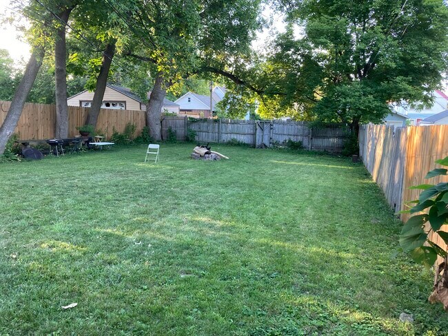 Shared backyard - 1620 55th St
