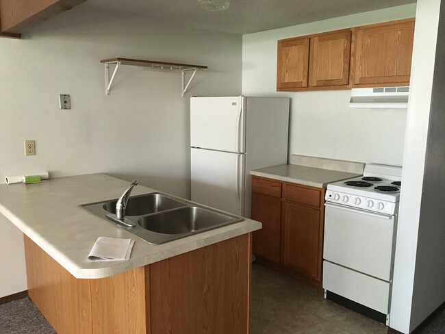 Building Photo - 803 Village Dr