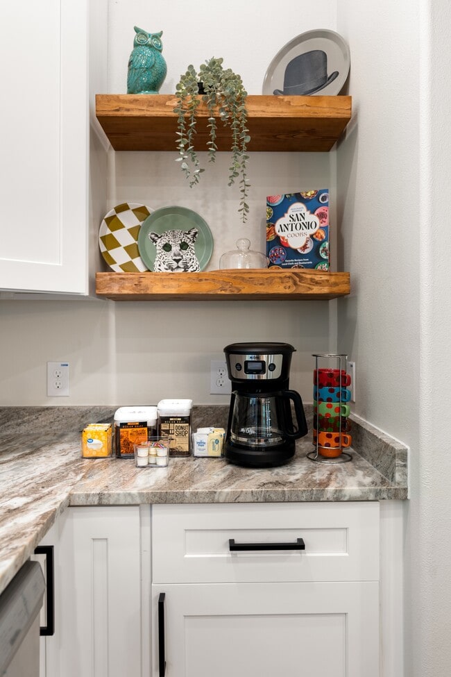 Building Photo - 308 Keller St