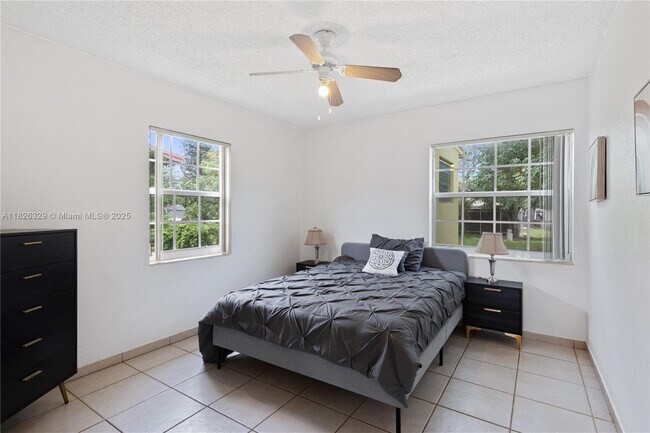 Foto del edificio - 1230 NW 7th Terrace