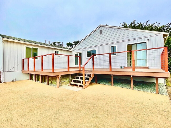 Deck and patio - 544 Vista Mar Ave