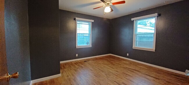 Building Photo - Spacious 4-Bedroom, 2-Bath Home Available ...