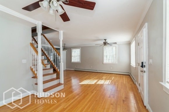 Foto del edificio - 815 Raymond Hill Rd