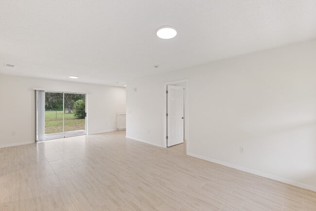 Foto del edificio - 102 Cricket Hollow Ln