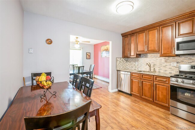 Foto del edificio - 138 Country Club Ln