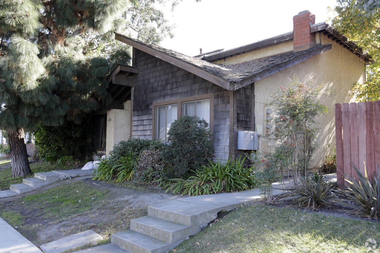 Foto principal - 8232 Slater Ave