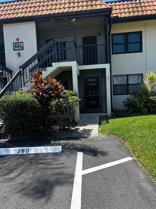 Foto del edificio - 7178 Golf Colony Ct
