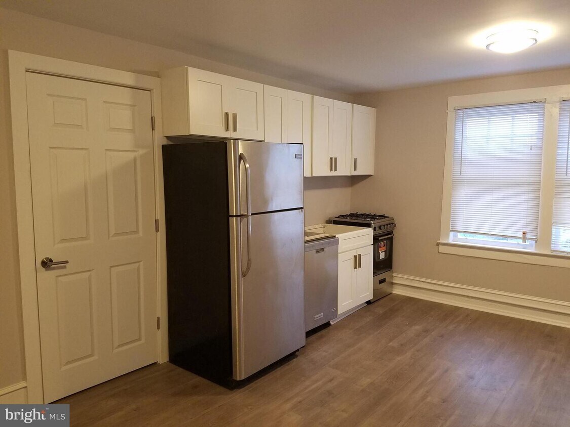 Foto principal - 253 S White Horse Pike