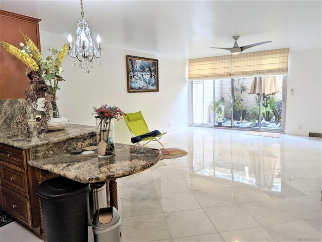 Foto del edificio - 7811 Eads Ave