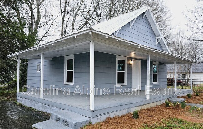 Building Photo - 1323 4th St