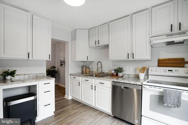 Foto del edificio - 6335 Rockshire St
