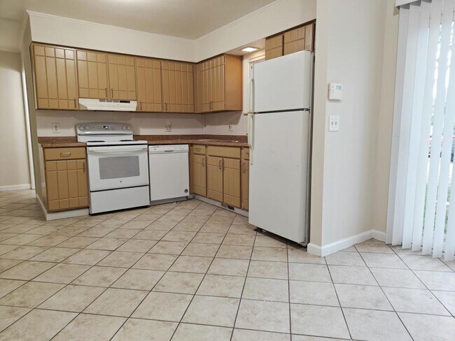 Building Photo - 476 Robbe Ave
